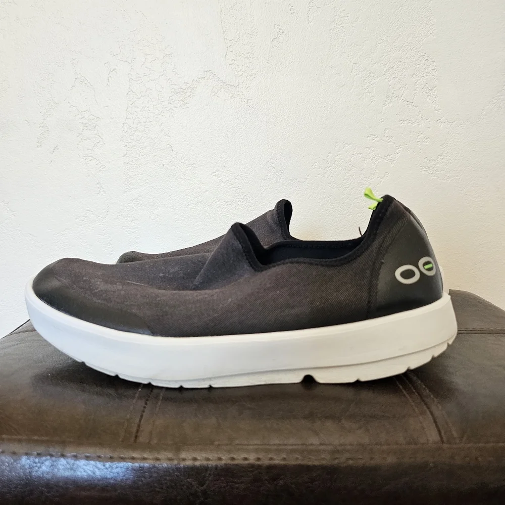 OOFOS OOmg  Black White Low Top Recovery Comfort‎ Workwear Sneakers  Sz W 11